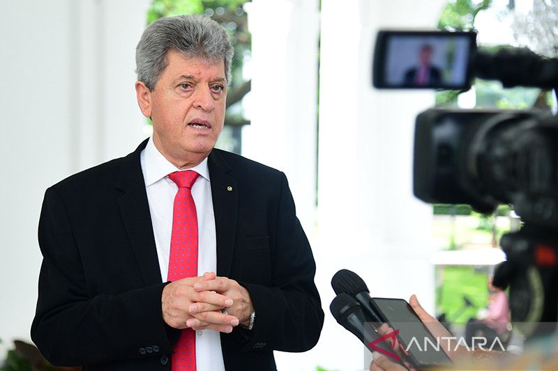 Arsip - Duta Besar Palestina untuk Indonesia Zuhair Al-Shun memberi keterangan kepada pers usai bertemu Presiden Joko Widodo di Istana Merdeka, Jakarta, pada Jumat (24/3/2023). ANTARA/HO-Biro Pers Setpres/Lukas/aa.