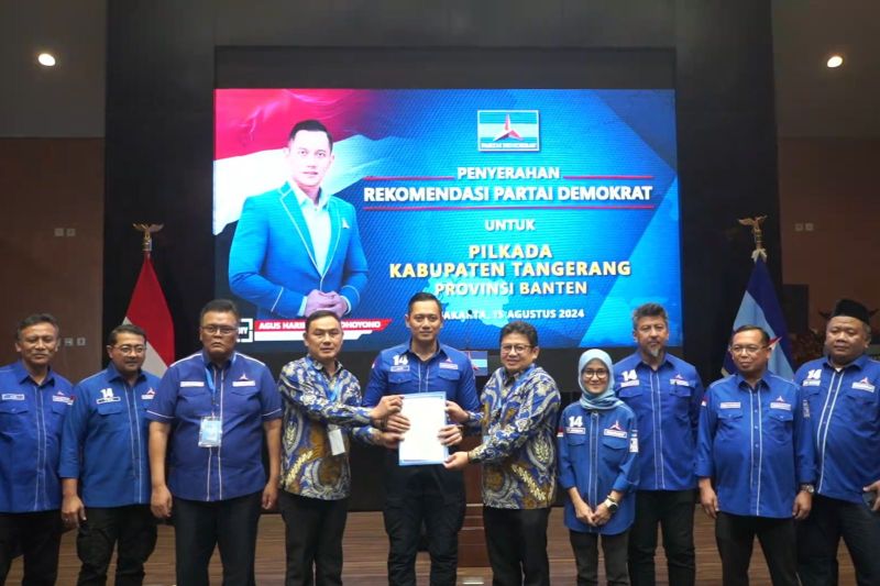 Dewan Pimpinan Pusat (DPP) Partai Demokrat resmi memberikan surat rekomendasi dukungan kepada pasangan Bakal Calon Bupati dan Wakil Bupati Kabupaten Tangerang Mad Romli - Irvansyah pada Pilkada serentak tahun 2024. (HO/Demokrat)