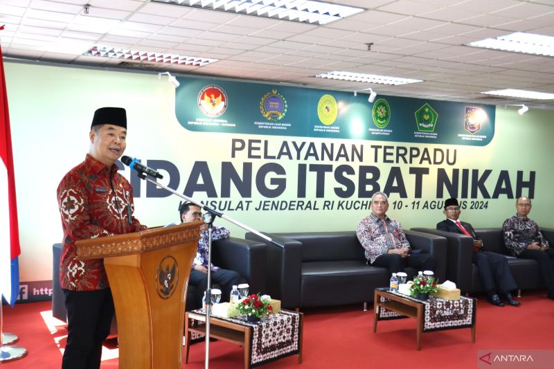 Dokumentasi - Dirjen Dukcapil Kemendagri Teguh Setyabudi dalam sambutannya di Kuching, Sarawak, Malaysia, Sabtu (10/8/2024). ANTARA/HO-Puspen Kemendagri