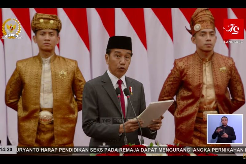 Tangkapan virtual Presiden Republik Indonesia Joko Widodo dalam pidato penyampaian RUU APBN Tahun Anggaran 2025 dan Nota Keuangan pada Sidang Paripurna DPR RI Tahun Sidang 2024-2025 di Gedung MPR/DPR/DPD, Jakarta, Jumat (16/8/2024). ANTARA/M. Baqir Idrus Alatas