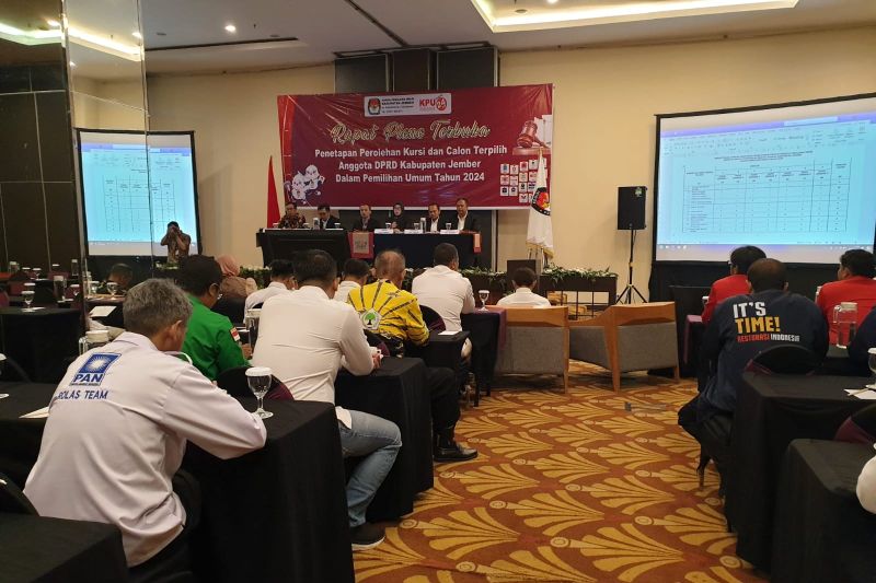 KPU Jember menggelar rapat pleno terbuka penetapan anggota DPRD Jember terpilih 2024-2029 pada Jumat (16/8/2024). (ANTARA/HO-KPU Jember)