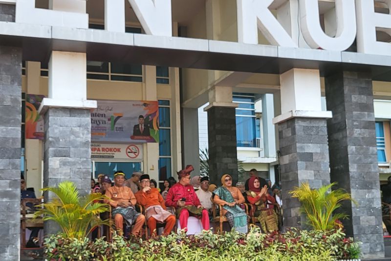 Suasana saat upacara HUT Kubu Raya yang ke-17 tahun di Sungai Raya. ANTARA/Rizki Fadriani.