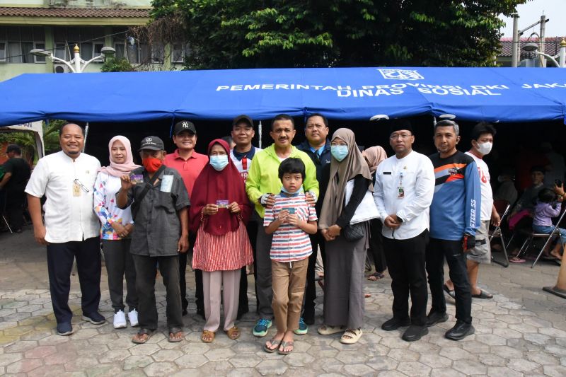 Jakarta Distribusikan Bantuan Sosial untuk 617 Warga Kurang Mampu