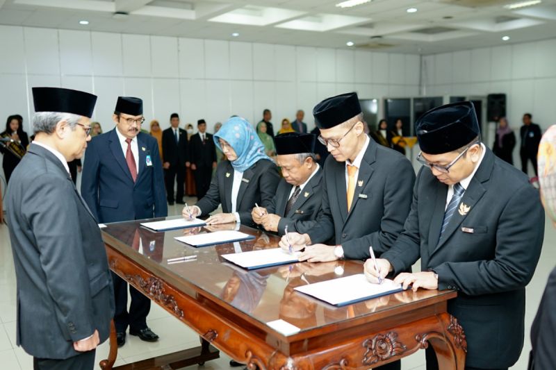Pelantikan Wakil Rektor UNS di Solo, Jawa Tengah, beberapa waktu lalu. (ANTARA/HO-Humas UNS)