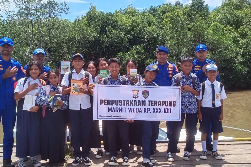 Perpustakaan Terapung Polairud Polda Malut Tingkatkan Literasi Anak