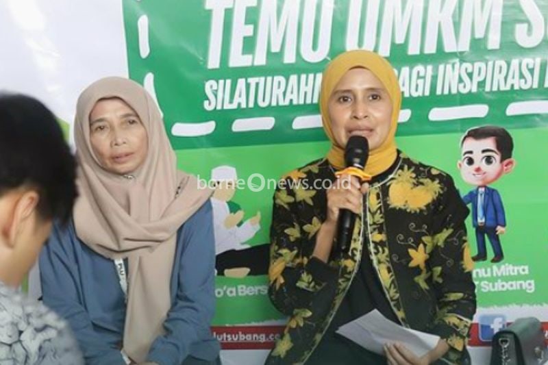 Ketua Dekranasda Subang Rosnelly Imran (kanan). ANTARA/HO-Pemkab Subang