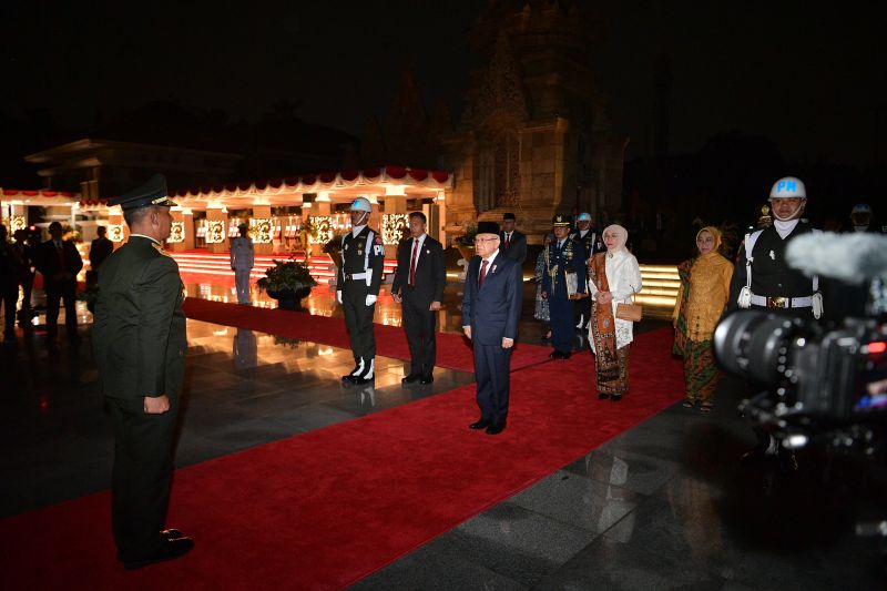 Wapres Pimpin Apel Kehormatan dan Renungan Suci HUT Ke-79 RI