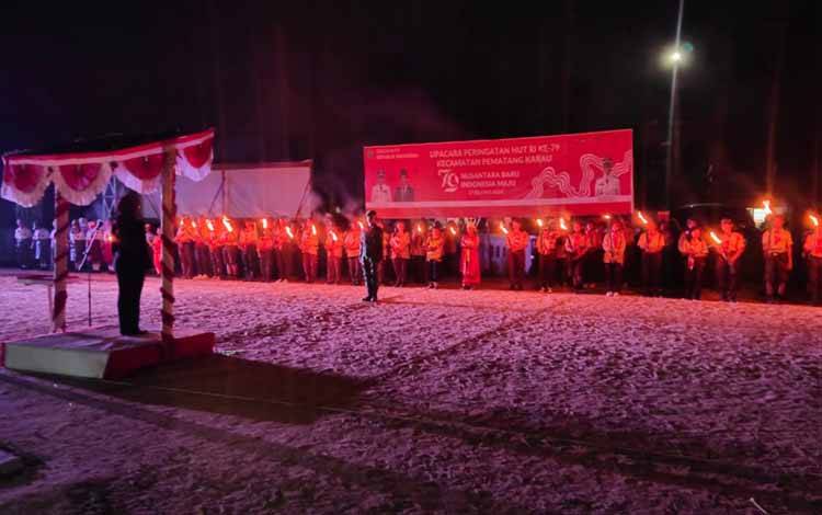 Kecamatan Pematang Karau Adakan Kirab Bendera dan Pawai Obor Sambut HUT Kemerdekaan