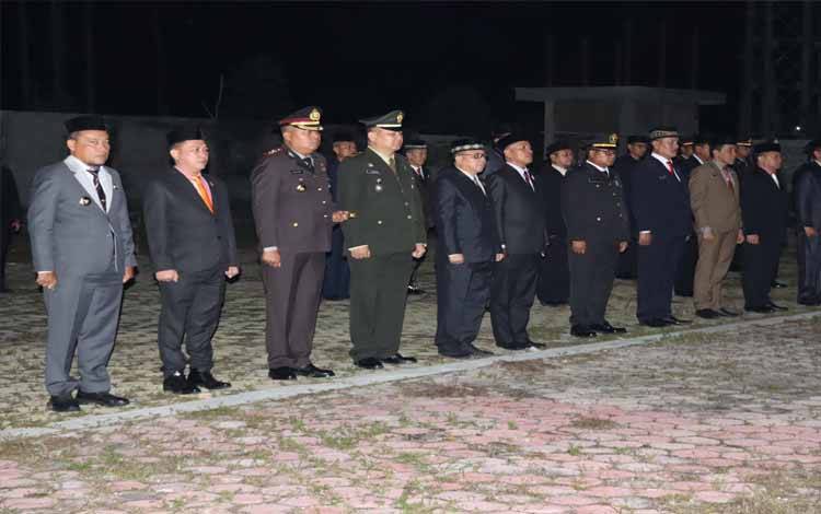 PJ Bupati Sukamara Laksanakan Renungan Suci di TMP Bumi Loka
