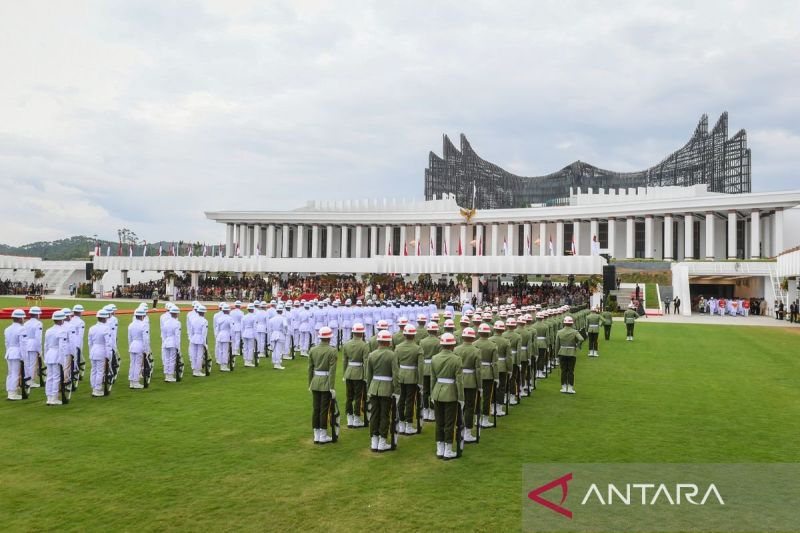 Atraksi Pesawat Tempur F16 TNI AU Meriahkan HUT Ke-79 RI