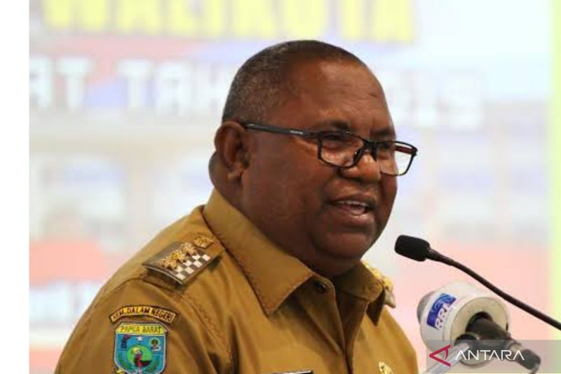Bupati Sorong Selatan, Samsudin Anggiluli saat memberikan sambutan (ANTARA/Paulus Pulo)