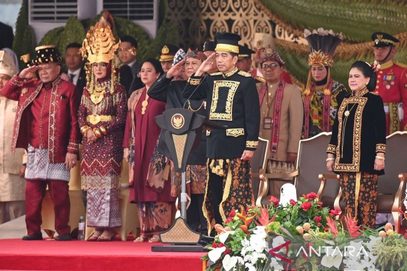 President Joko Widodo and President-elect Prabowo Subianto (fourth left) at the 79th Anniversary of the Republic of Indonesia commemoration ceremony at the State Palace in IKN Nusantara on August 17, 2024. (ANTARA FOTO/Hafidz Mubarak A/tom).