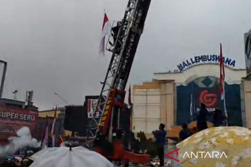 Seribuan Warga Samarinda Kibarkan Bendera Merah Putih, Hujan Deras Tidak Menghalangi Semangat Nasionalisme