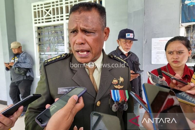 Kapendam XVIII/Kasuari Kolonel Inf Syawaludin Abuhasan saat dikonfirmasi awak media di Manokwari, Papua Barat, Sabtu. (ANTARA/Fransiskus Salu Weking)