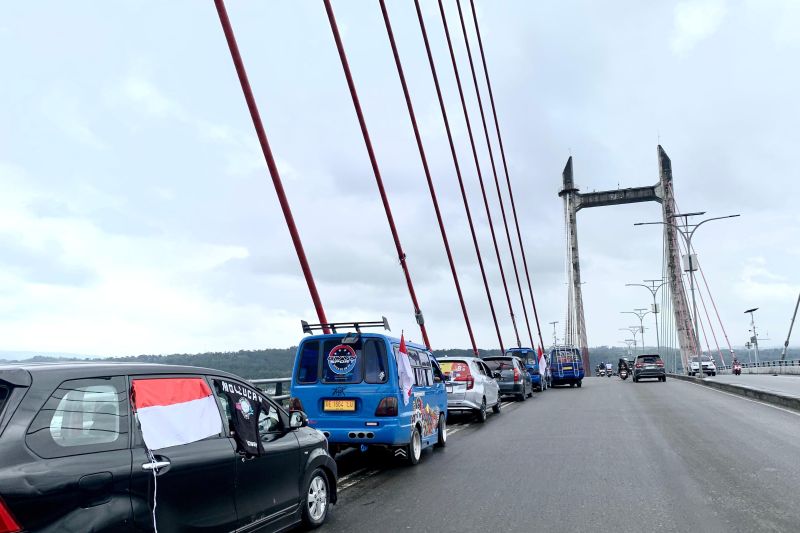 Konvoi Angkutan Umum Rayakan HUT ke-79 RI di Ambon