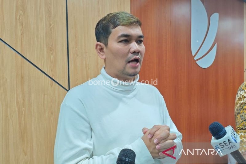 Selebritas Indra Bekti saat ditemui usai menjalani latihan bersama para pemain Pagelaran Sabang Merauke di Yogyakarta pada Kamis (8/8/2024). (ANTARA/Farhan Arda Nugraha)