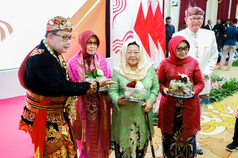 Tasyakuran Pj Gubernur Jatim untuk Keluarga Pahlawan Nasional