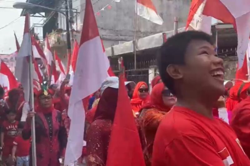 Warga Palembang rayakan HUT RI ke-79 dengan karnaval pawai jalan kaki