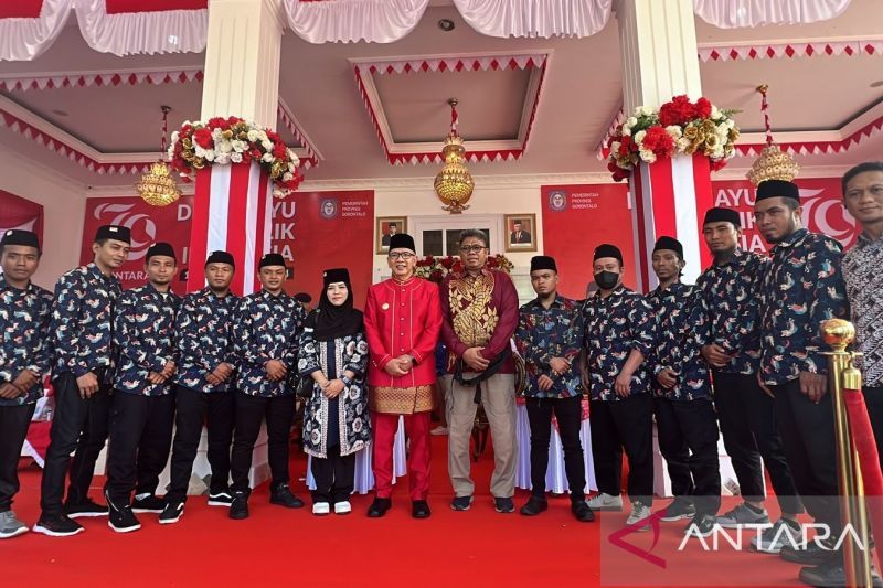 Eks napiter berfoto bersama usai mengikuti upacara Hari Ulang Tahun (HUT) ke-79 Republik Indonesia di Rumah Jabatan Gubernur, Kota Gorontalo, Gorontalo, Sabtu (17/8/2024). ANTARA/HO-Diskominfotik Provinsi Gorontalo