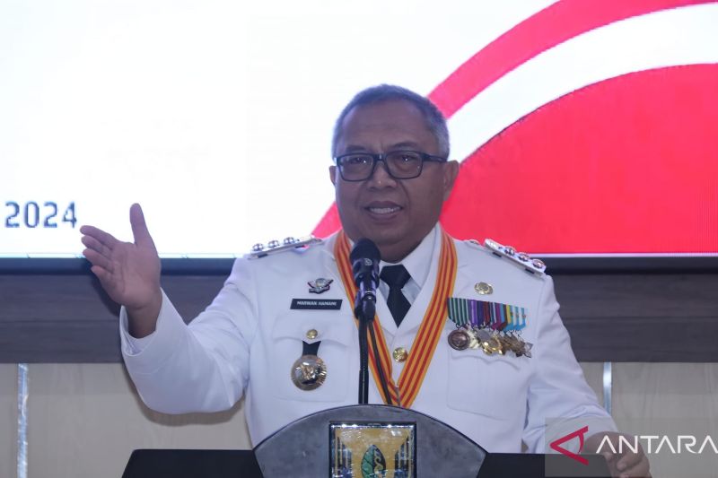 Bupati Marwan Hamami saat memberikan sambutan pada acara ramah tamah peringatan HUT ke-79 RI yang berlangsung di Aula Sekretariat Daerah Kabupaten Sukabumi pada Sabtu (17/8/2024). ANTARA/Aditya Rohman