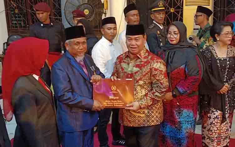 40 ASN Pemkab Kotim Terima Penghargaan Satyalencana Karya Satya