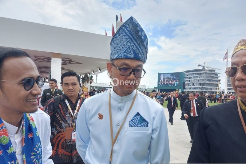Direktur Utama PLN Darmawan Prasodjo saat menyampaikan keterangan usai menghadiri Upacara HUT Ke-79 RI di Istana Negara IKN, Kalimantan Timur, Sabtu (17/8/2024). ANTARA/Andi Firdaus