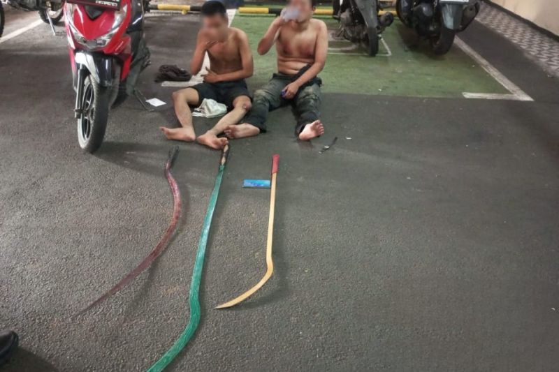Polres Metro Jakarta Timur tangkap lima remaja bawa senjata tajam