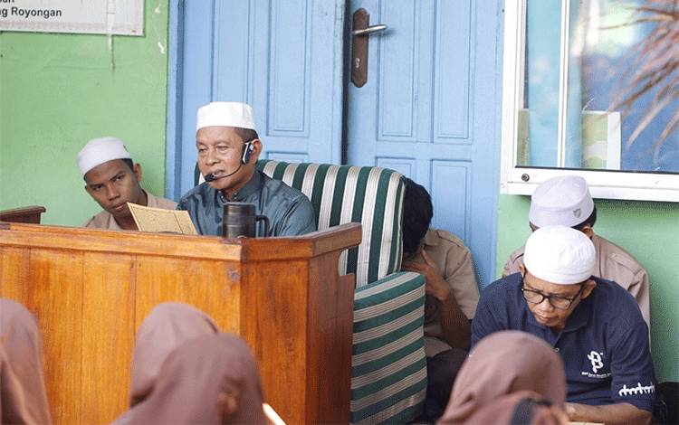 Kegiatan kajian majelis taklim di MAN Kapuas yang juga disiarkan secara live. (FOTO: IST)