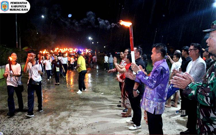 Pawai Obor Malam Taptu Semarakkan Peringatan HUT ke-79 RI di Murung Raya