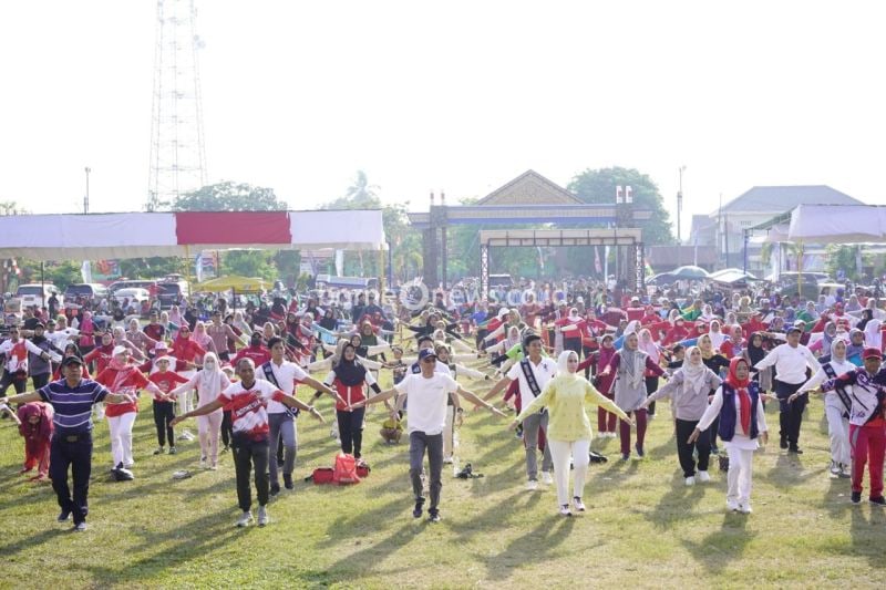 Ribuan Warga OKU Timur Memeriahkan Jalan Santai HUT RI ke-79