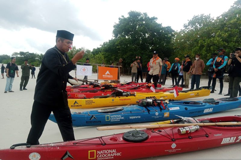 Sembilan Pedayung Ikuti Prosesi Adat Sebelum Ekspedisi Belitung