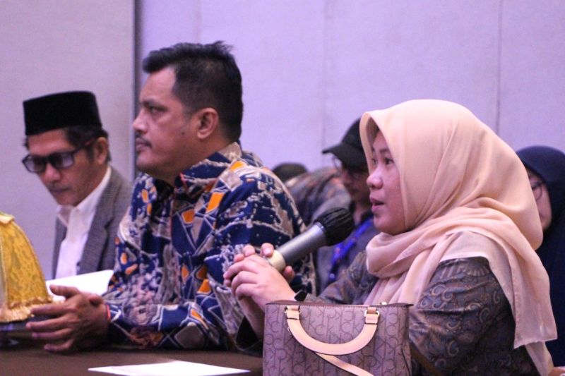 Ketua Bawaslu Sulsel Mardiana Rusli (kanan) didampingi anggotanya Alamsyah (tengah) dan Saiful Jihad (kiri) saat Rapat Pleno Terbuka Daftar Pemilih Sementara (DPS) Pemilihan Kepala Daerah (Pilkada) 2024 KPU Sulsel di Hotel Four Poin by Sheraton, Makassar, Sulawesi Selatan, Sabtu (17/8/2024). ANTARA/HO-Dokumentasi Humas Bawaslu Sulsel.