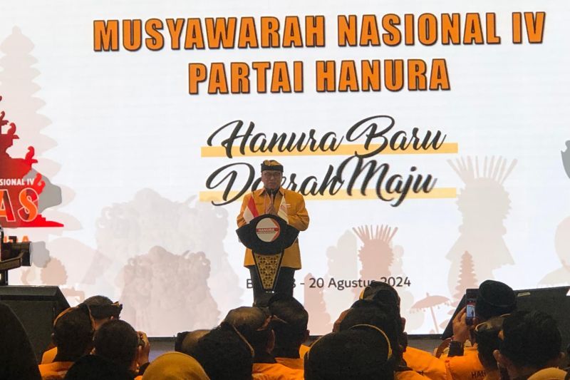 Ketua Umum Hanura Oesman Sapta Odang saat membuka Munas ke-4 di Bali, Minggu (18/8). ANTARA/Walda Marison.
