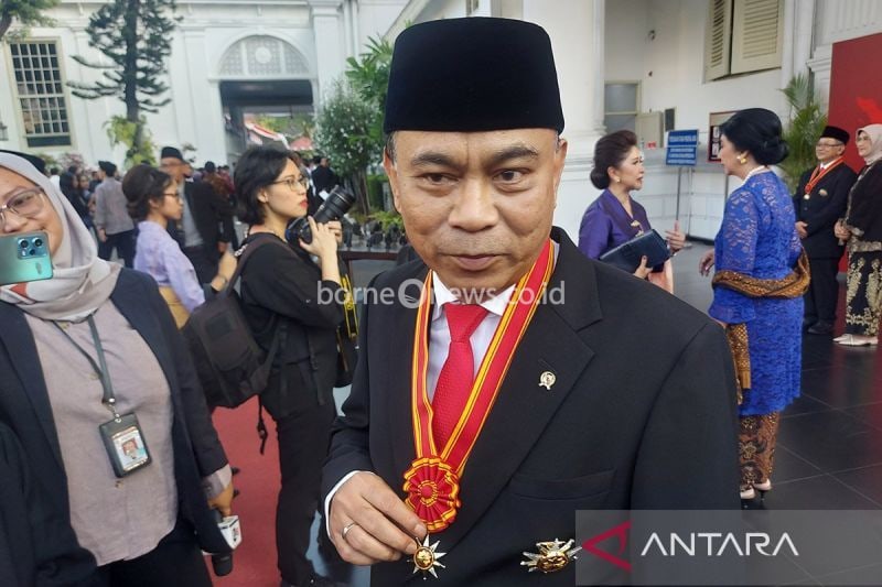 Menteri Komunikasi dan Informatika (Menkominfo) Budi Arie Setiadi saat menyampaikan keterangan di Istana Kepresidenan Jakarta, Rabu (14/8/2024). ANTARA/Andi Firdaus/am.