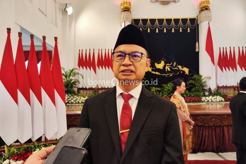 Taruna Ikrar dilantik sebagai Kepala Badan Pengawas Obat dan Makanan dalam acara pelantikan menteri dan kepala lembaga di Istana Negara, Jakarta, Senin (19/8/2024). ANTARA/Mentari Dwi Gayati