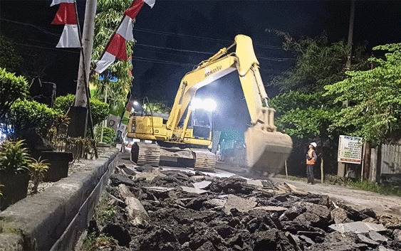 Pengerjaan Rekonstruksi Jalan HM Arsyad Sampit Dikebut Siang Malam
