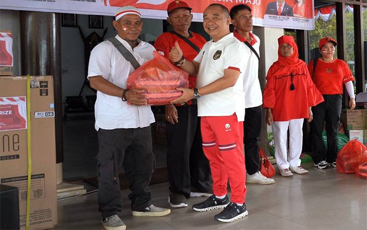 DLH Kalteng Rayakan HUT RI Bersama Pegawai dan Tenaga Kebersihan
