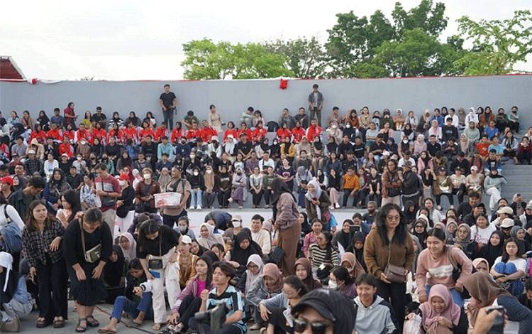 Mahasiswa saat mengikuti rangkaian Launching TABE dan Pasar Murah di Palangka Raya, baru baru ini. (FOTO:IKHSAN)