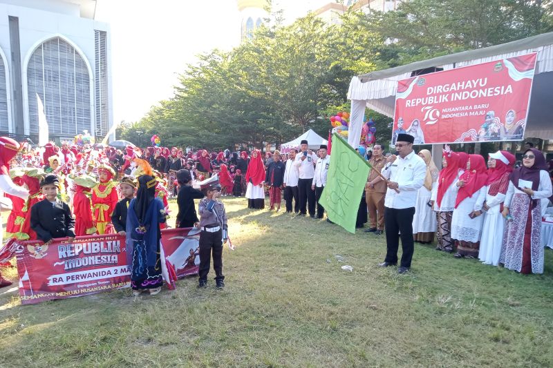 Kemenag Mataram Apresiasi Karnaval Siswa RA HUT ke-79 RI