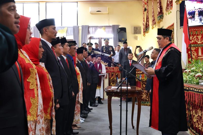 35 Anggota DPRD Lampung Barat Dilantik, Sri Nurwijayanti Ketua Sementara