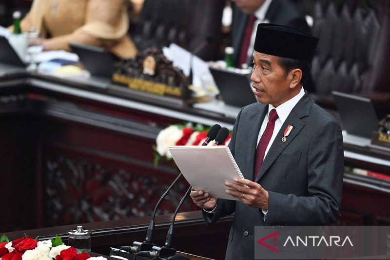 Presiden Joko Widodo menyampaikan Pidato Keterangan Pemerintah atas RUU tentang APBN Tahun Anggaran 2025 beserta Nota Keuangannya dalam Sidang Paripurna Pembukaan Masa Persidangan I DPR Tahun Sidang 2024-2025 di Gedung Nusantara, Kompleks Parlemen, Senayan, Jakarta, Jumat (16/8/2024). ANTARA FOTO/Dhemas Reviyanto/app/tom/am.