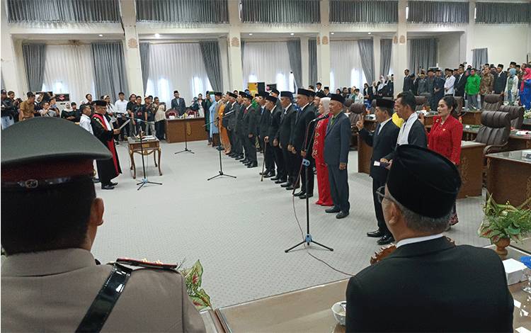 25 Anggota DPRD Barito Utara Terpilih Dilantik