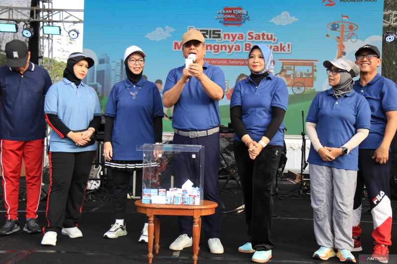 Pj Gubernur Kalbar Harisson di dampingi istri dan Kepala KPW BI Kalbar Nur Asyura Anggini Sari, saay menghadiri kegiatan Pekan QRIS Nasional di Pontianak (ANTARA/HO-Prokopim Kalbar)