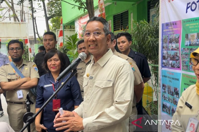Penjabat Gubernur Heru Budi Hartono di SDN 07 Cideng, Jakarta Pusat, Senin (19/8/2024). ANTARA/Lifia Mawaddah Putri