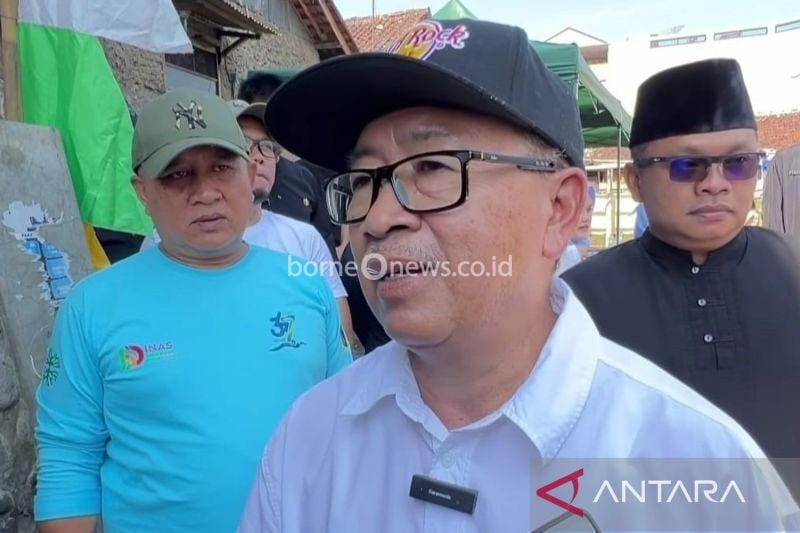 Pemkab Cianjur Salurkan Bantuan Kambing untuk Peternak Lokal