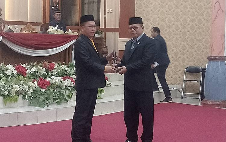 Ahmad Darsoni Jabat Sebagai Ketua Sementara DPRD Kabupaten Sukamara
