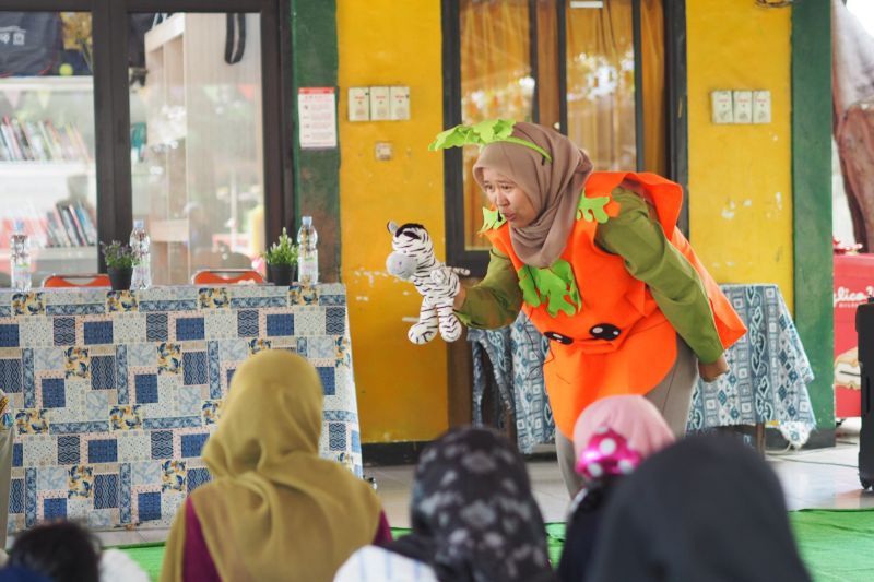 Dongeng edukasi gizi seimbang di Ruang Publik Terpadu Ramah Anak (RPTRA) Hati Suci, Kampung Bali, Tanah Abang, Jakarta Pusat, Senin (19/8/2024). (ANTARA/HO-Pemerintah Kota Jakarta Pusat)