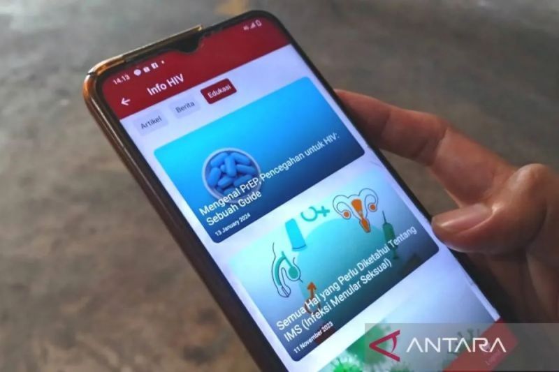 Aplikasi monitoring kesehatan orang dengan HIV/AIDS (Montov). ANTARA/Luqman Hakim.