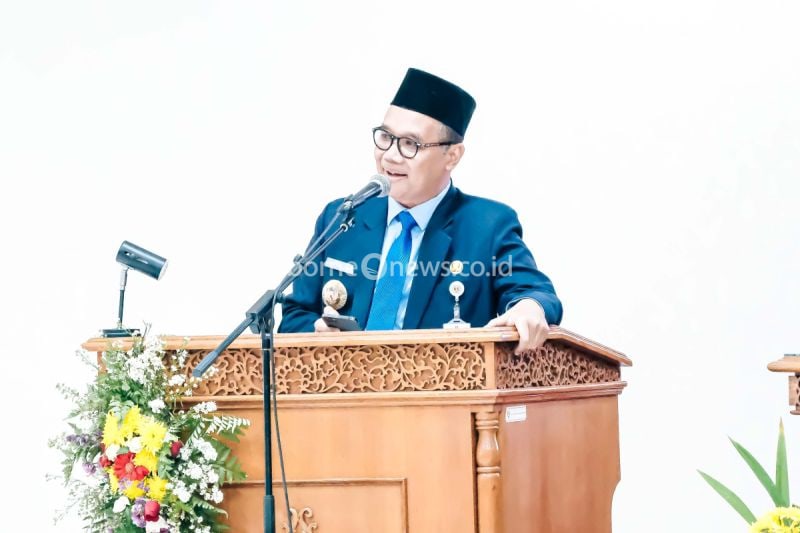 Wali Kota Magelang M. Nur Aziz menyampaikan sambutan pada pelantikan calon anggota legislatif terpilih pada Pemilu Anggota DPRD Kota Magelang 2024 menjadi anggota dewan setempat periode 2019-2024. ANTARA/HO-Pemerintah Kota Magelang
