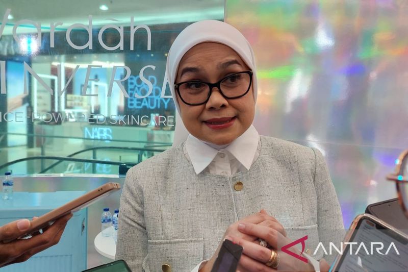 Sekretaris umum Perhimpunan Dokter Spesialis Kulit dan Kelamin Indonesia (PERDOSKI) dr. Hanny Nilasari Sp.D.V.E, Subsp.VEN, FINSDV, FAADV dalam acara Wardah Skinverse Science Powered Skincare di Jakarta, Senin (27/5/2024) (ANTARA/Fitra Ashari)